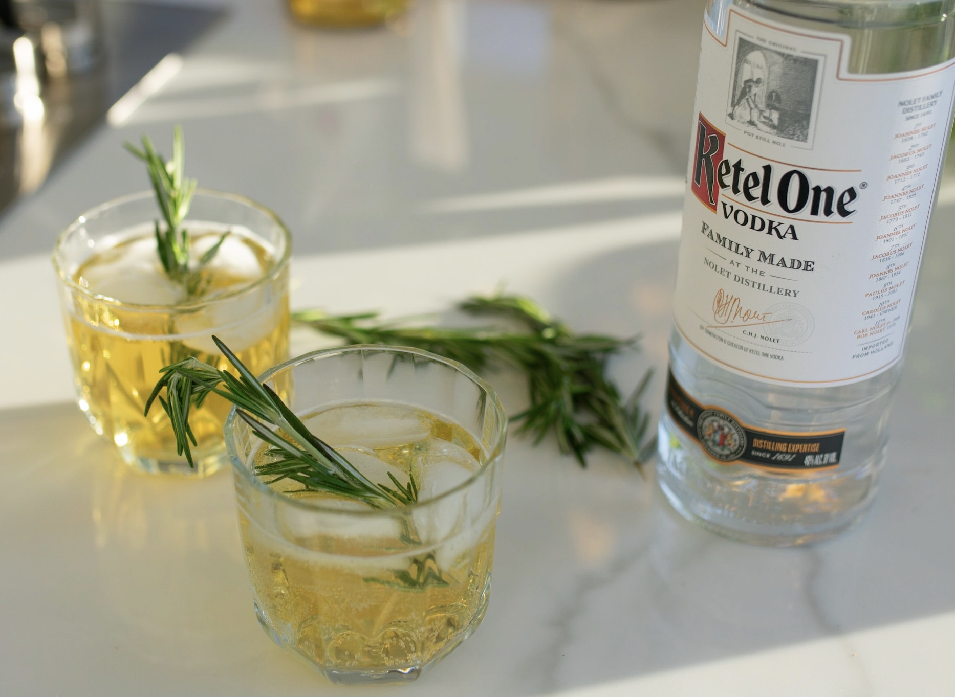 Sparkling Cocktail Ideas To Celebrate The Holidays And New Years Eve